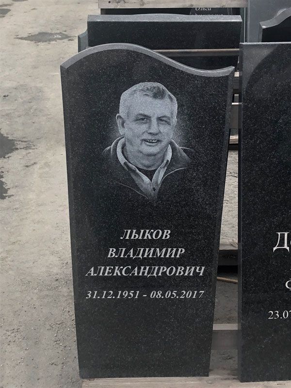 Памятник №003 из карельского гранита — фото 3