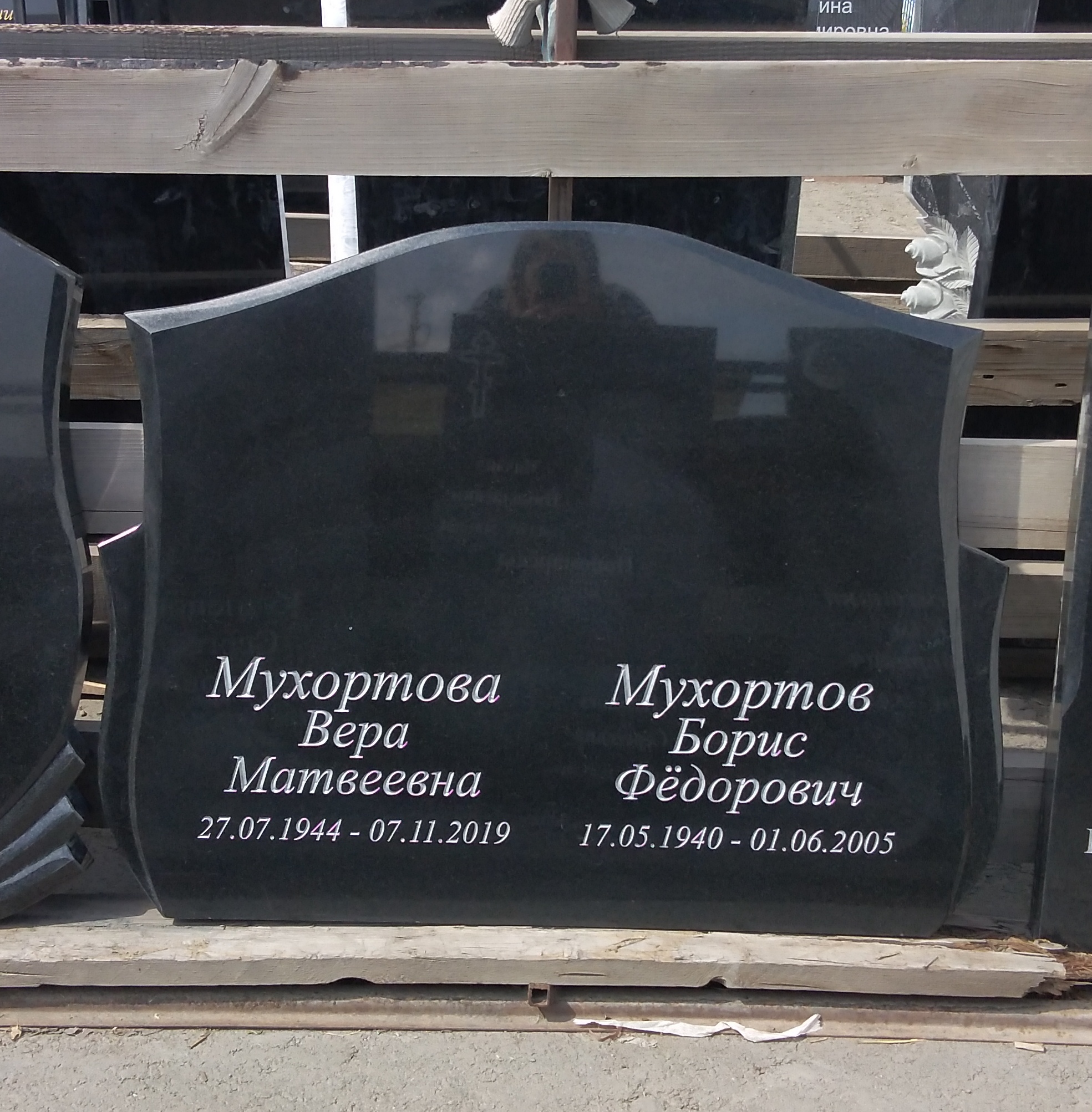 Памятник №115 из черного гранита — фото 5